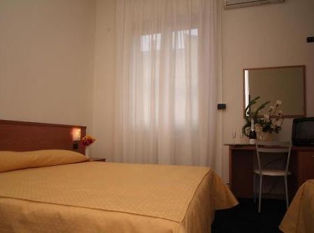 סן ג'יובאני ואלדרנו Hotel Masaccio חדר תמונה